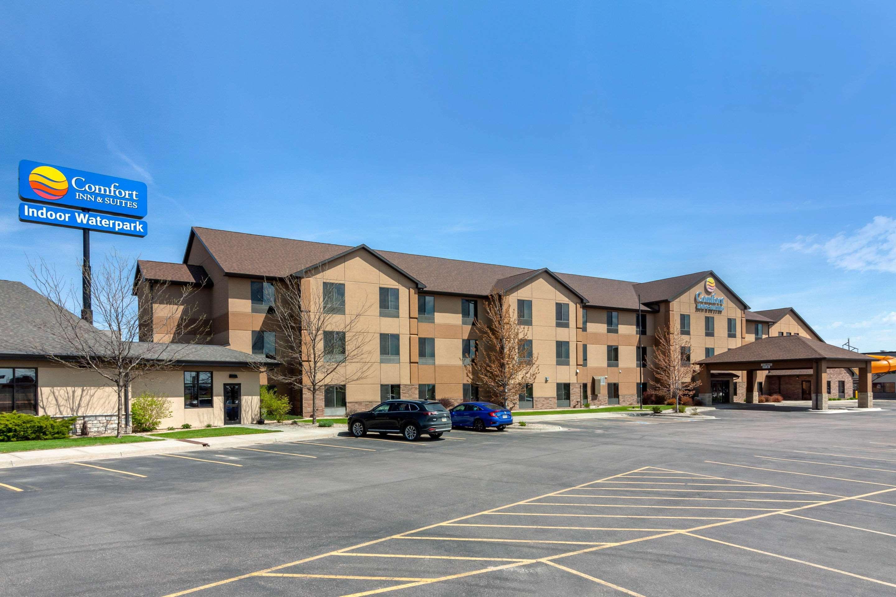 Comfort Inn & Suites Mitchell I-90 Exterior photo