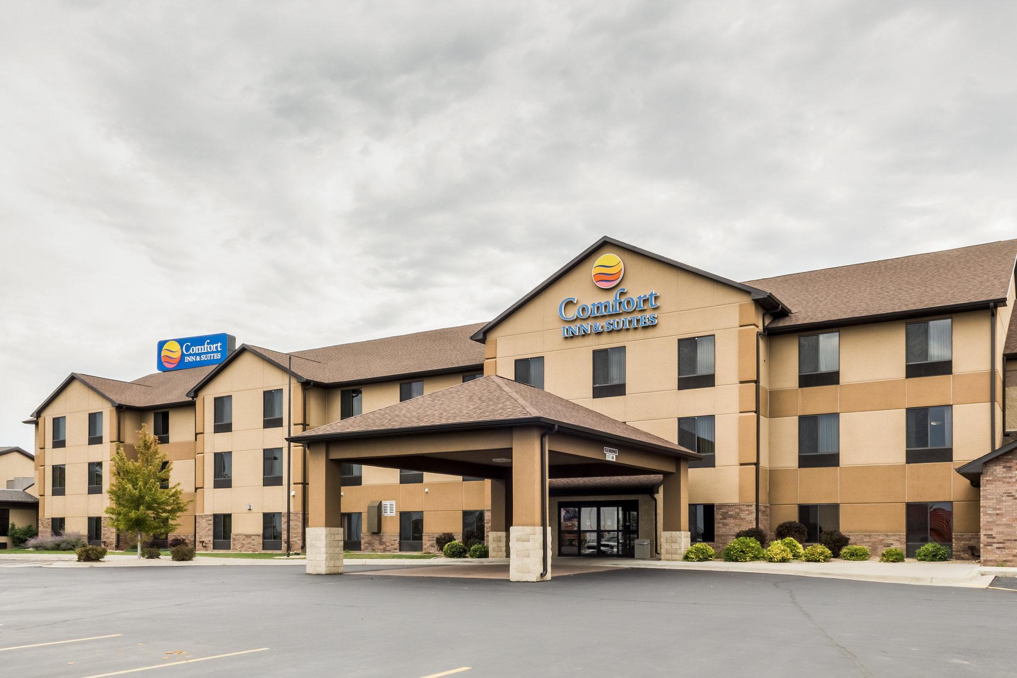Comfort Inn & Suites Mitchell I-90 Exterior photo